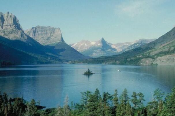 世界上最大的淡水湖：苏必利尔湖面积约82414平方千米