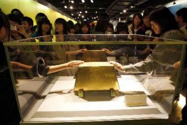 世界上最大的金砖，重量高达440斤用99.9%的纯金制成