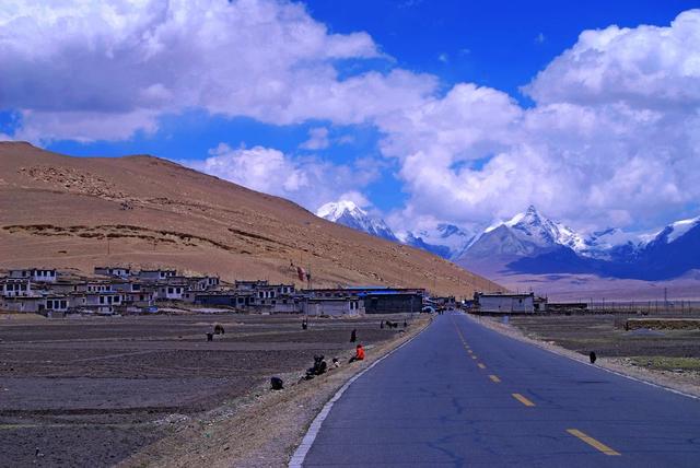 世界海拔最高的国境镇，帕里镇与不丹仅一山之隔