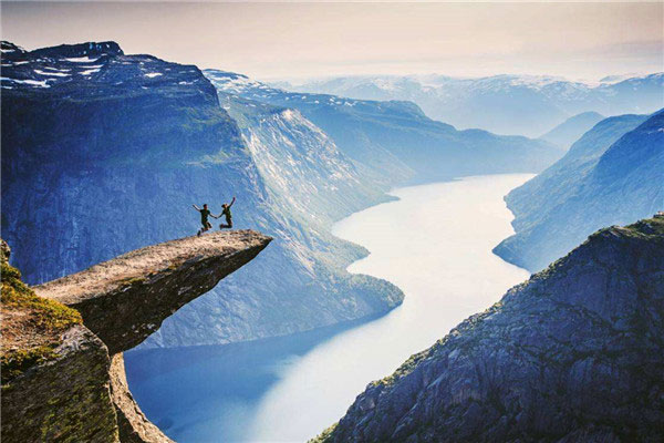 世界上最吓人的景点：挪威布道石垂直落差600米
