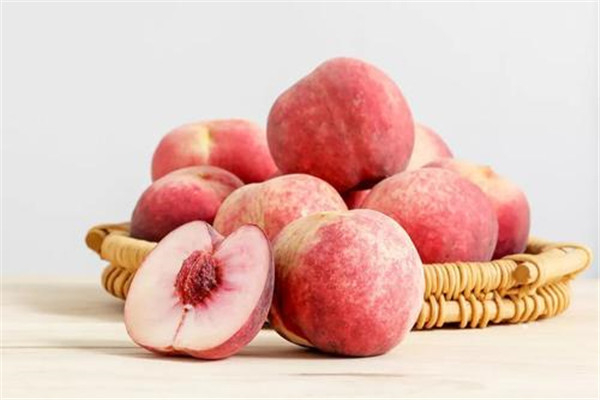 世界上最大的桃子是什么？金秋红蜜桃重达七百多克