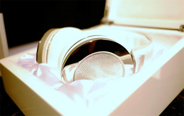 世界上最贵的耳机：乌托邦发烧耳机价值103万