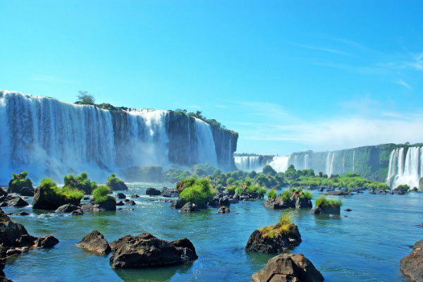 世界最宽的瀑布是哪个瀑布？伊瓜苏大瀑布宽达4000米