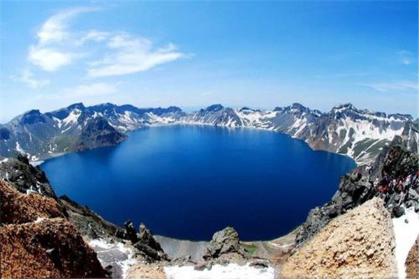 世界十大最美火山口湖泊，美得像人间天堂！