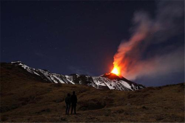世界上爆发最频繁的活火山，至今已喷发500多次