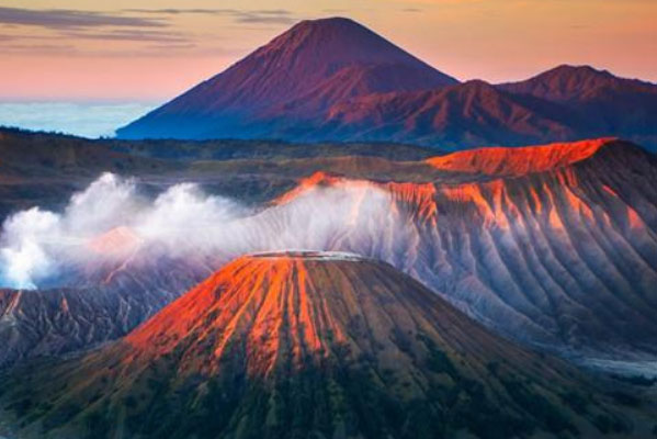美国最危险的火山：夏威夷几劳亚活火山