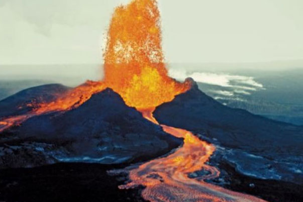 美国最危险的火山：夏威夷几劳亚活火山
