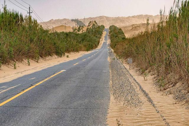 世界上最长的沙漠公路：全长约436公里，仅用7年建成