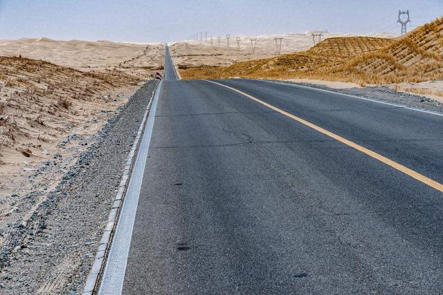 世界上最长的沙漠公路：全长约436公里，仅用7年建成