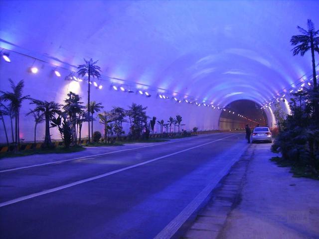 全球最壮观的十大隧道：中国郭亮隧道榜上有名