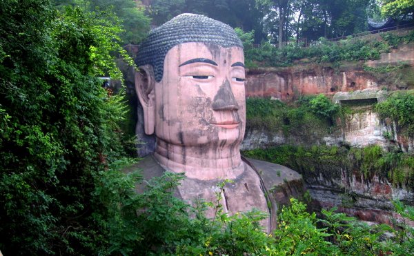 世界最大石刻弥勒佛坐像，乐山大佛高71米
