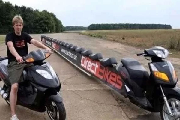 世界上最长的踏板摩托车：长度达22米，可载25人