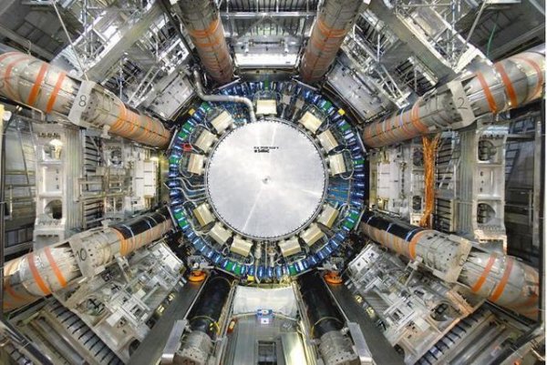 世界上最大的粒子加速器：位于地下100多米，全长27公里