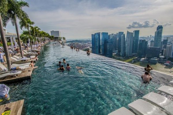 世界上最高的无边界泳池：位于酒店顶楼高达198米
