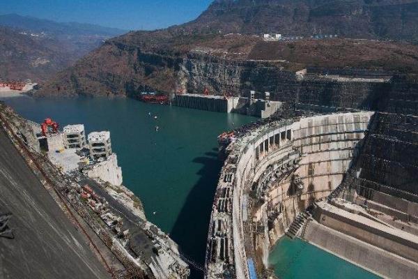 世界上最大的水坝是哪个？是三峡大坝吗？