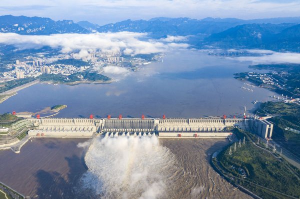 世界上最大的水坝是哪个？是三峡大坝吗？