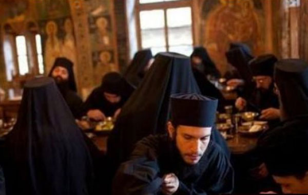 世界上唯一没有女性的地方：阿陀斯山修道院被称为“男人国”