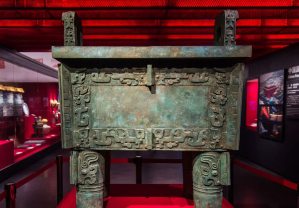 世界上最大的青铜器是什么：司母戊鼎重达832.84千克