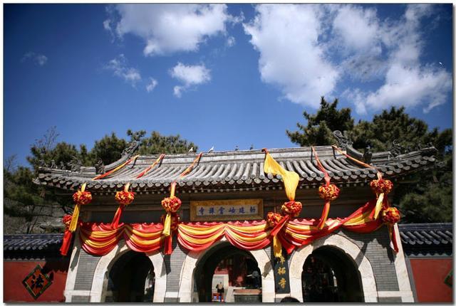 中国最威武霸气的寺庙：潭柘寺有武警站岗看护！
