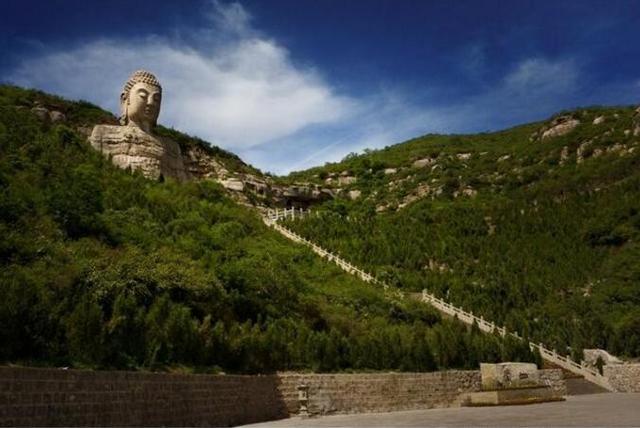 世界最古老的露天大佛：蒙山大佛距今有1400多年