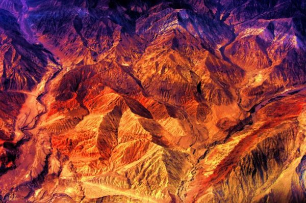 中国最热的山：火焰山地表温度最高达到83度