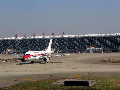 我国唯一有5条跑道的机场：上海浦东机场