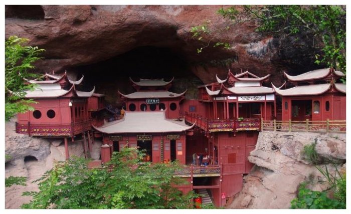 福建最“隐蔽”的寺庙，仅一根木柱支撑于洞中