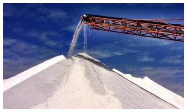 世界上最大的盐山：高约530米，盐重达3亿吨