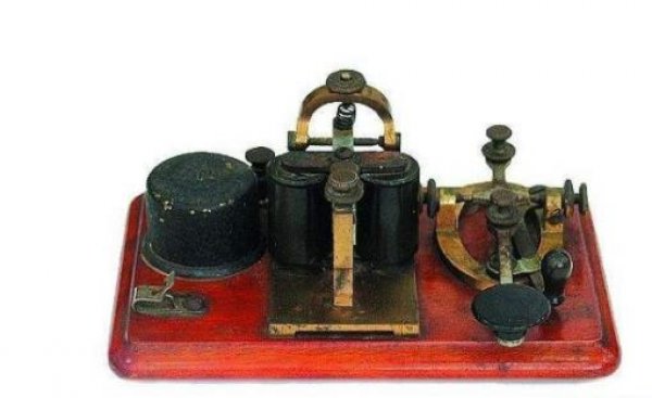 世界上最早的电报，1844年电磁式电报机诞生