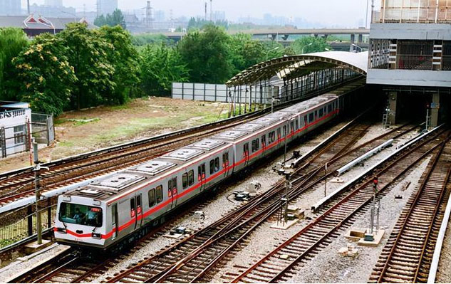 中国第一条地铁建于哪里：北京地铁建于1965年