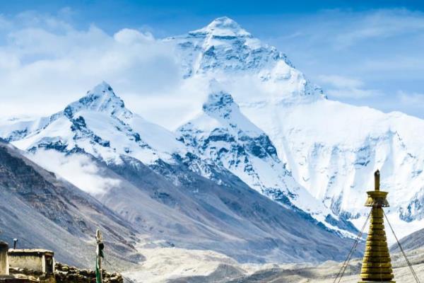 世界最高的山峰：珠穆朗玛峰高度8848.86米