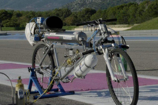 世界自行车最高时速达333公里，法拉利都追不上