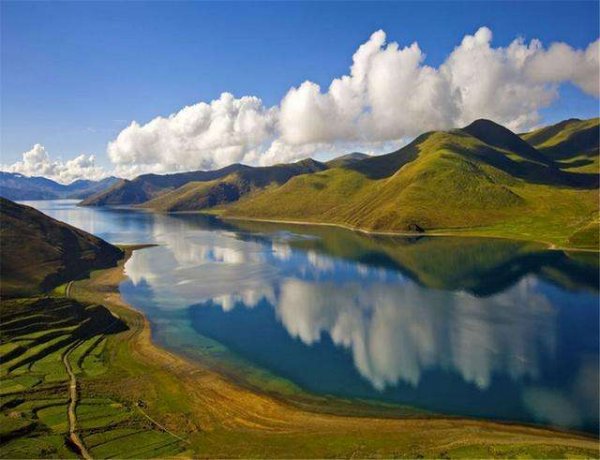世界上最高的盐水湖：纳木错湖海拔4718米