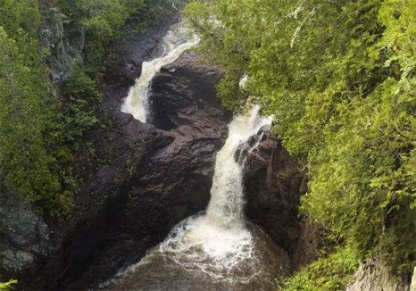 世界上最神秘的瀑布：魔鬼水壶瀑布水流不知去向