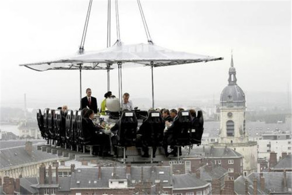 世界上最危险的餐厅：比利时的空中餐厅