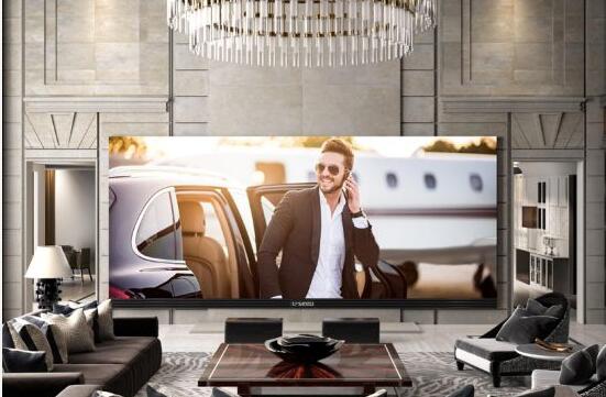 世界上最大的4k宽屏电视机：长约6.14米，宽约2.57米