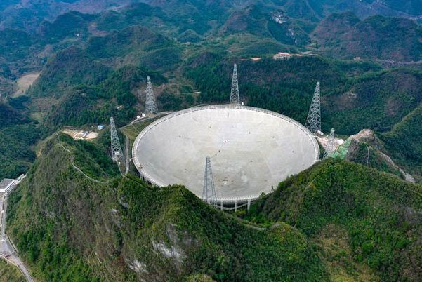 世界最大单口径射电望远镜：中国天眼