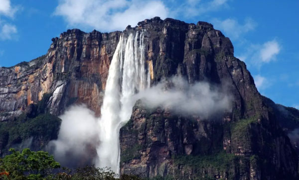 世界上最大的瀑布：安赫尔瀑布总落差979米