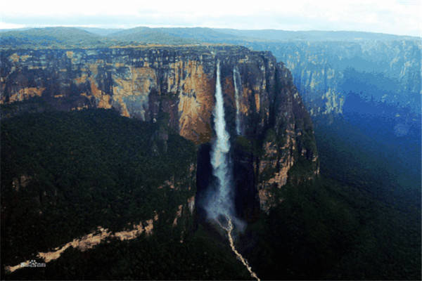 世界上最大的瀑布：安赫尔瀑布总落差979米