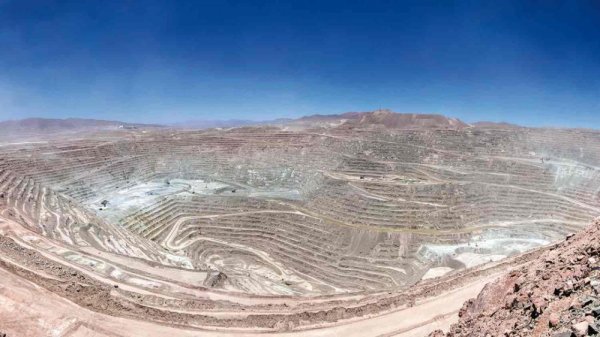 世界上最大的铜矿：埃斯康迪达铜矿（占世界的38%）