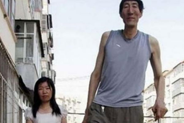 世界上最长的手臂：单臂长1.06米，身高达2.36米