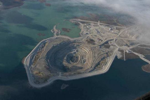 世界上4大最著名的钻石矿坑：金伯利钻石矿坑深1097米