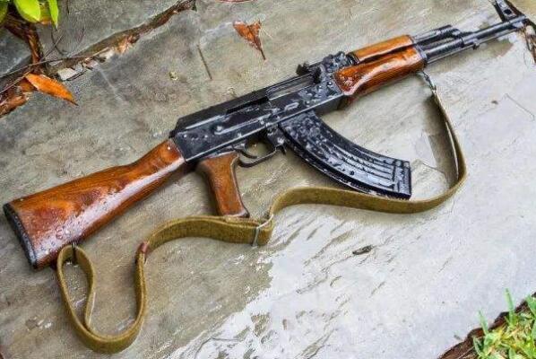 俄罗斯十大最强武器：AK47屈居第二，苏-27占据榜首