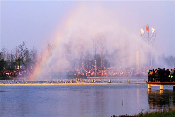 世界上最大的人造彩虹：由31000名师生共同组成