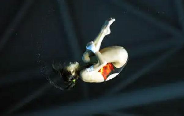 世界上最吓人的跳水失败事件：脸被砸裂开了