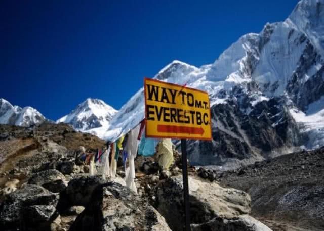 珠穆朗玛峰上最有名一具尸体：至今无人掩埋
