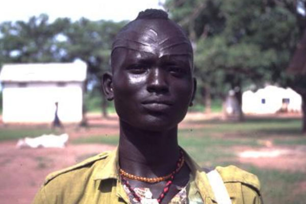 世界上最黑的人种是哪个国家：丁卡族人以黑为美