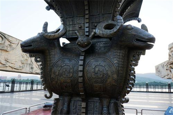 中国十大顶级文物之一：四羊方尊高约58.3厘米