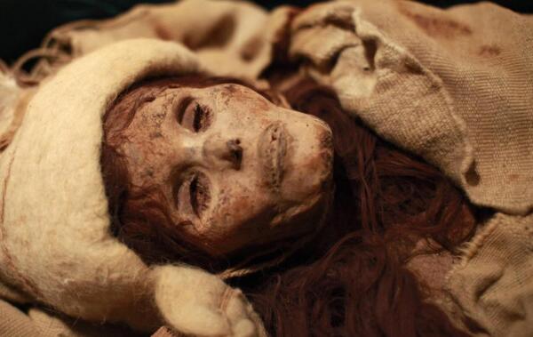 中国出土最漂亮的干尸：沉睡3800年的微笑公主