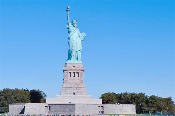 世界十大巨型雕像：乐山大佛榜上有名